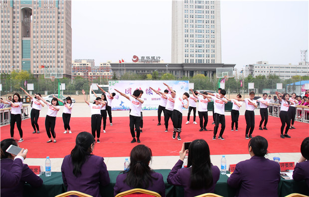  东北科技职业技术学校举办团体操决赛 