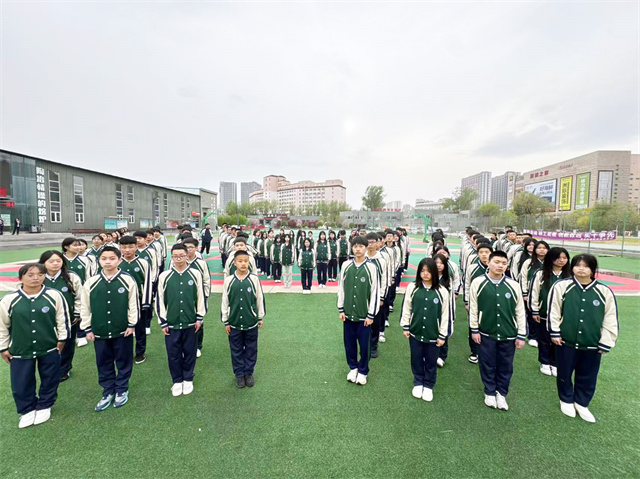  飒爽青春铸军魂，感恩母爱润心田——东北科技开展作训成果展示暨母亲节感恩 