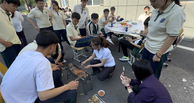  青春烟火气！东北科技“聚乐部”BBQ点燃初夏校园！ 