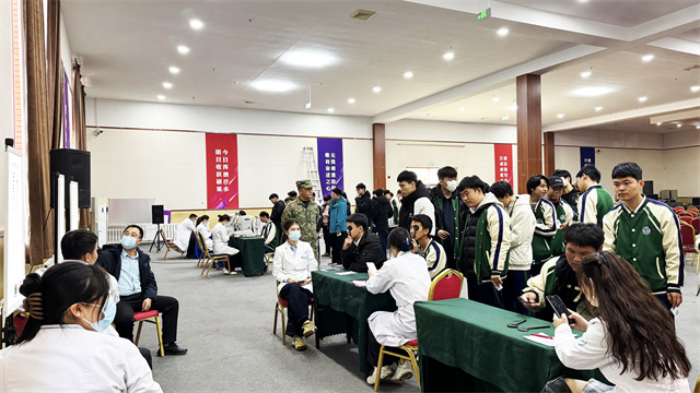  【视力佳眼科进校园】明眸映初心，温情护“睛”彩 