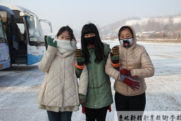 东北科技职业技术学校师生莲花山一日游